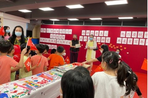 香港少年參與繪萬米長圖