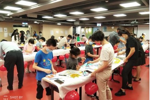 香港少年參與繪萬米長圖