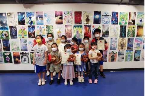 香港少年參與繪萬米長圖