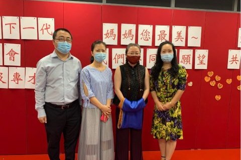 香港少年參與繪萬米長圖