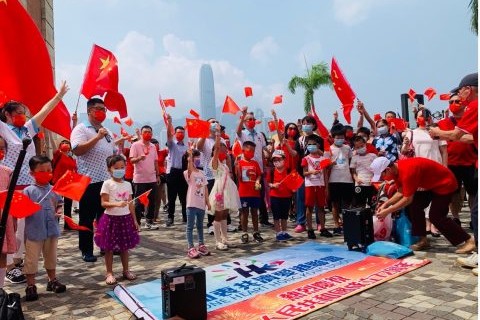 優專才維港旁高唱國歌，歡慶新中國成立72周年
