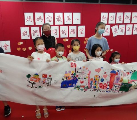 香港少年參與繪萬米長圖